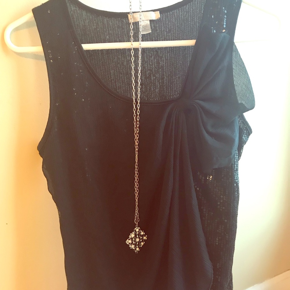 Black sleeveless blouse !☀️